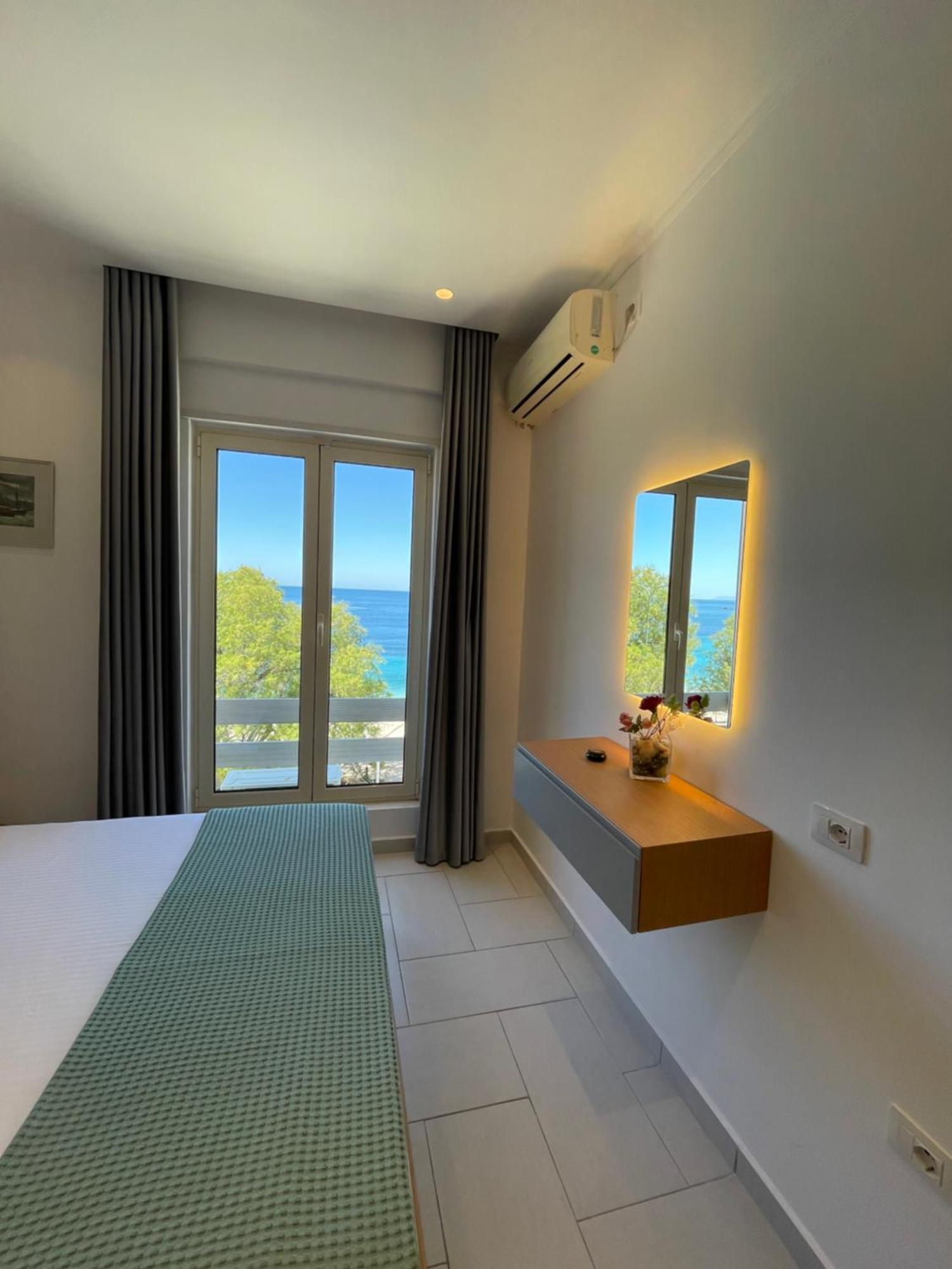 George Apartments Himare Exteriör bild