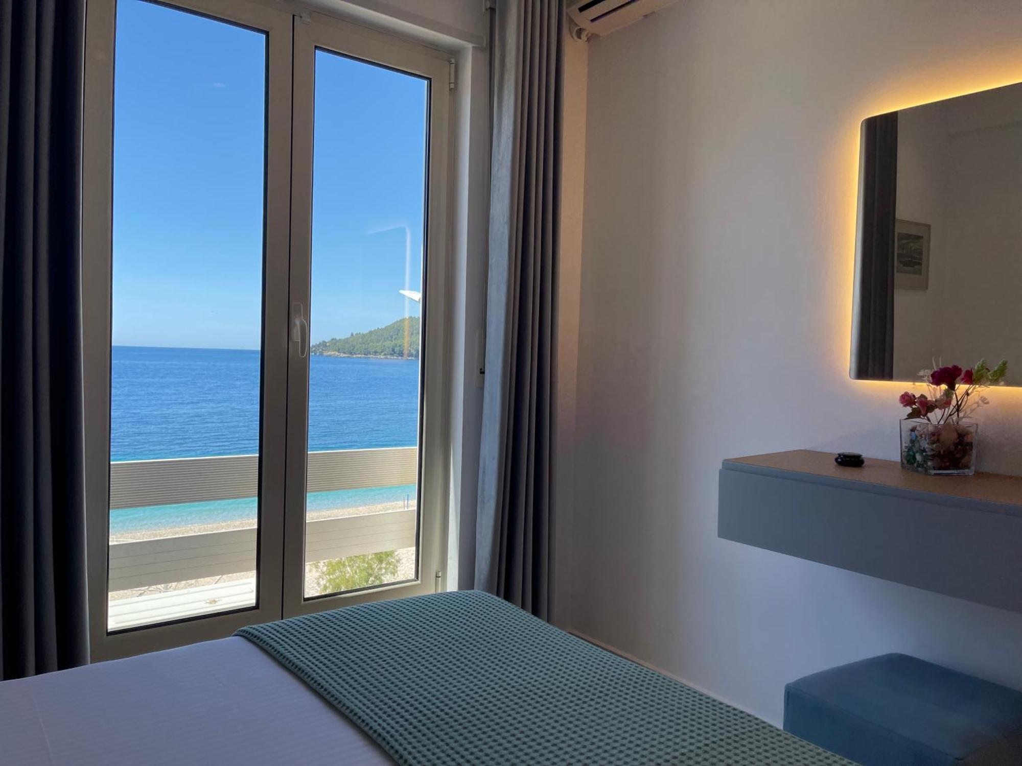 George Apartments Himare Exteriör bild