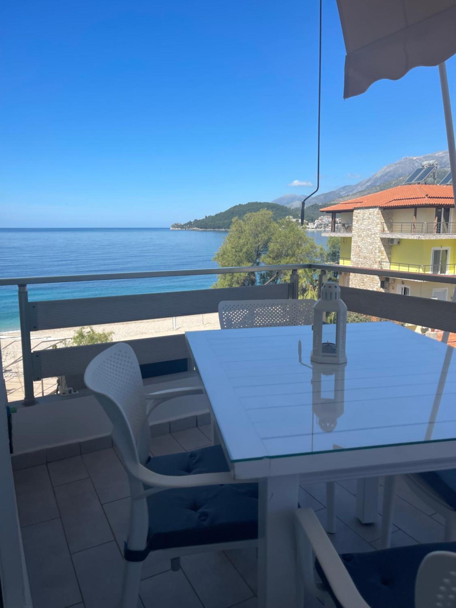 George Apartments Himare Exteriör bild