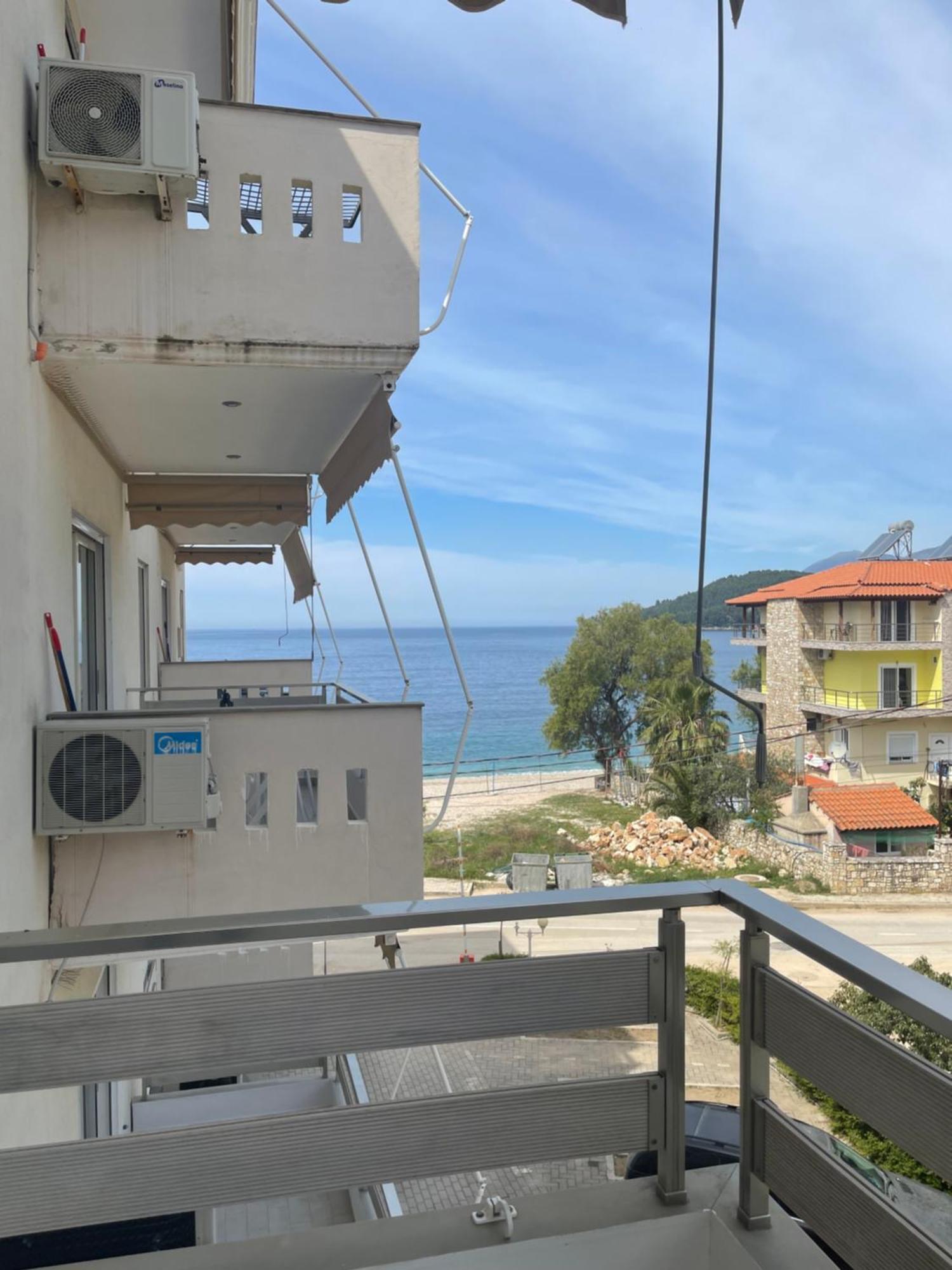 George Apartments Himare Exteriör bild
