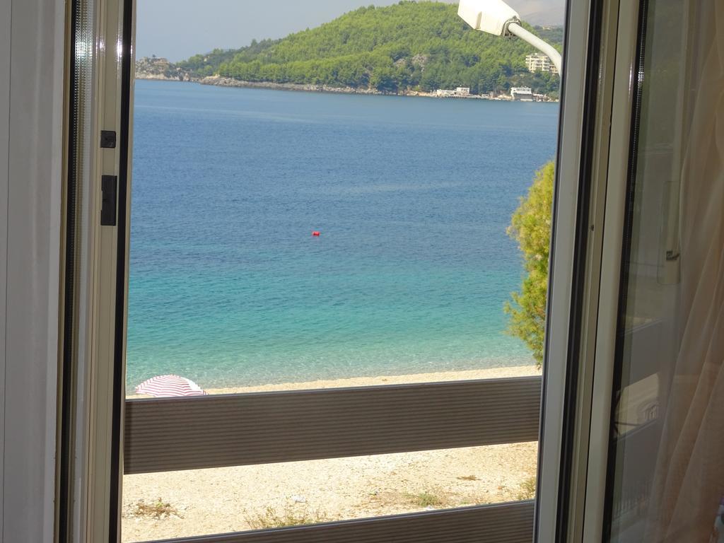 George Apartments Himare Exteriör bild